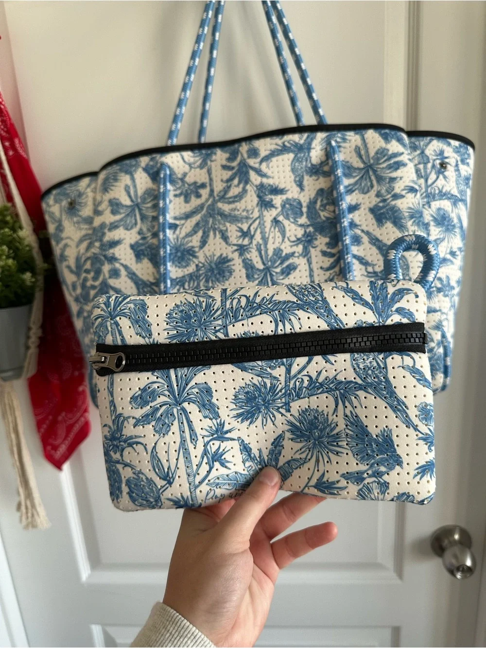 Blue Floral Print Everyday PopUps Tote with 2 pouches